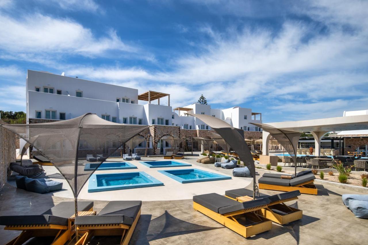 Aelia Luxury Suites Karterados  Esterno foto The hotel's pool